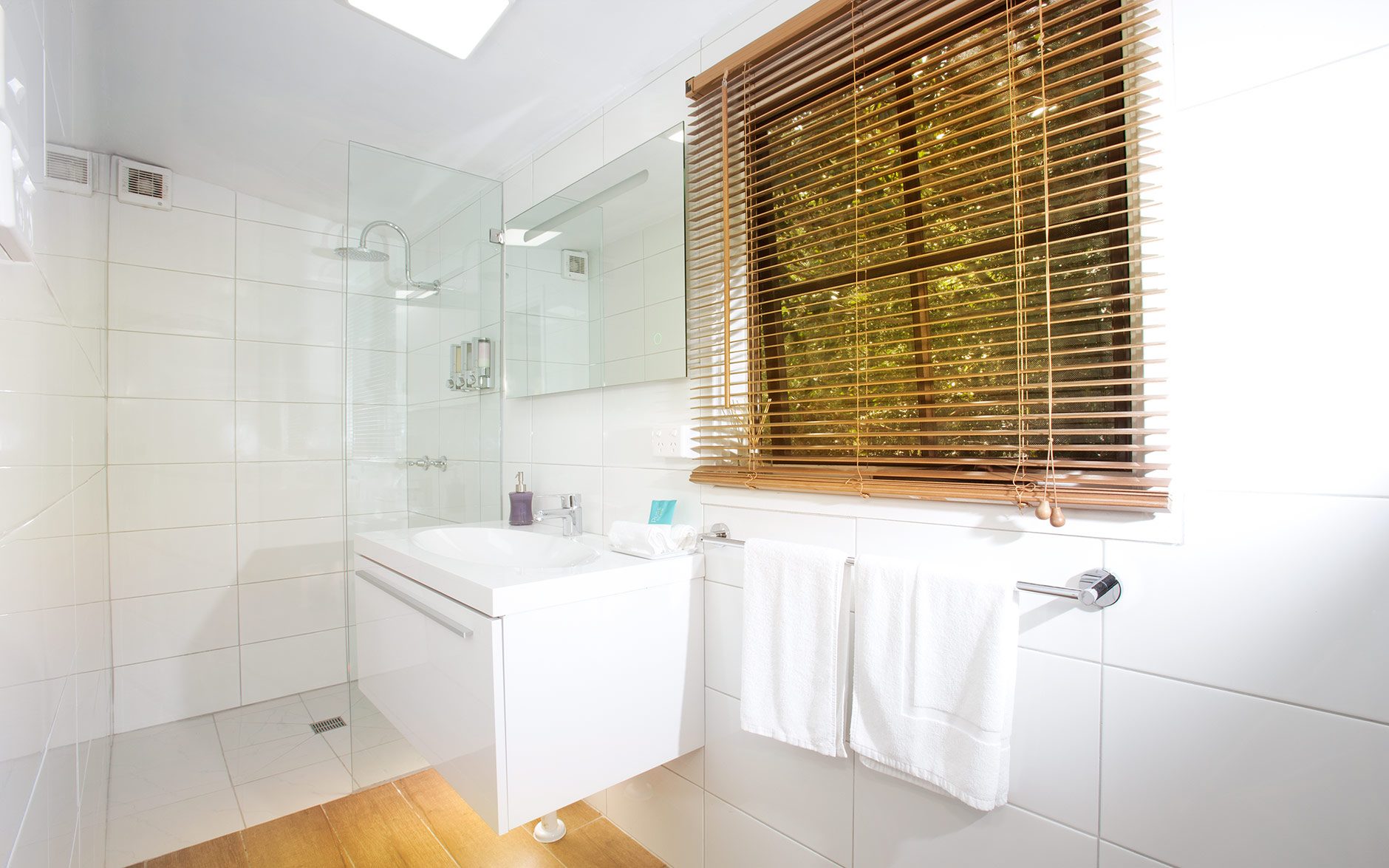 Melaleuca Seaside Retreat - Paperbark Cottage Bathroom Shower View